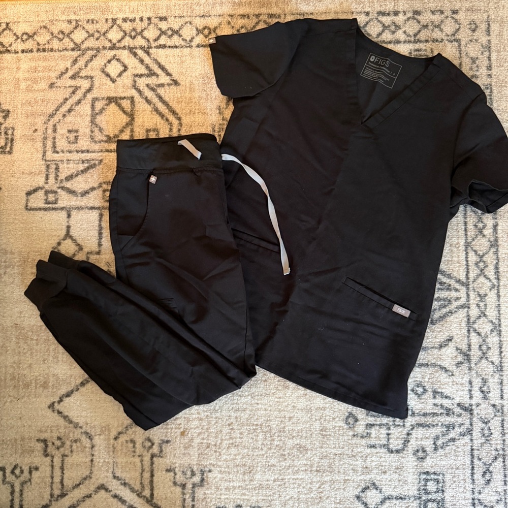 Small Figs Black Scrub Set